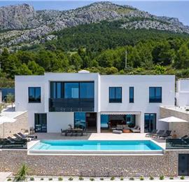 5-Bedroom Villa with heated infinity pool near Omis, Sleeps 10